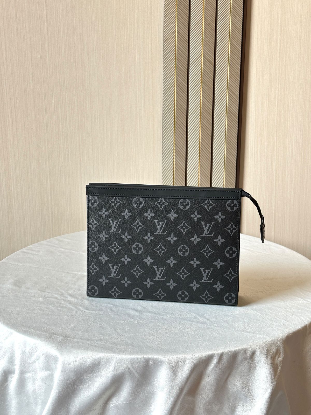 MAN'S BAGS  Louis Vuitton Pochette Voyage MM in the iconic Monogram Eclipse