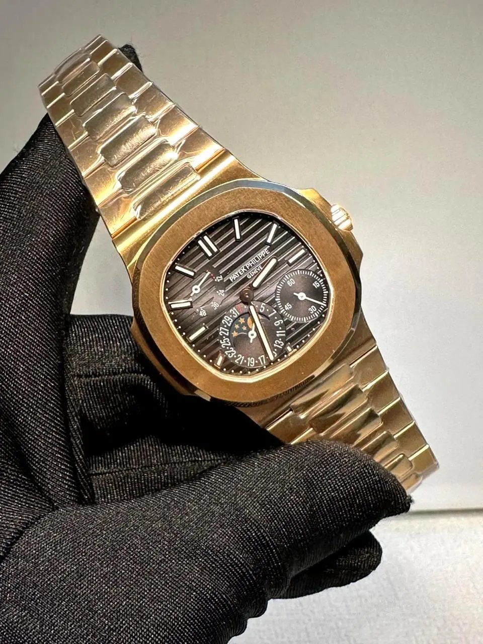 PATEK PHILIPPE Patek Philippe Nautilus Reference 5712/1R-001.