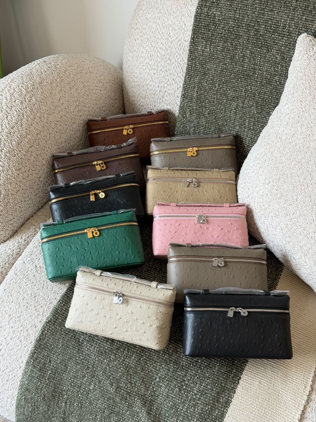 WOMEN  BAG  Loro Piana Extra Pocket L19 Pouches crafted VIP Quality Super Master . in ostrich leather.