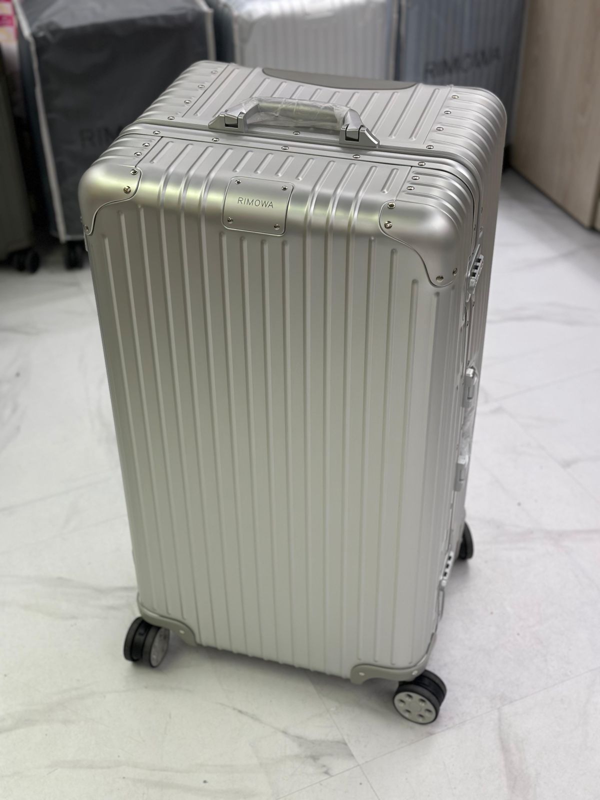 MAN'S BAGS  RIMOWA Classic Check-In or Trunk