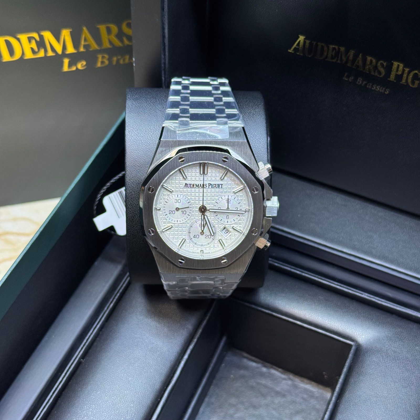 AUDEMARS PIGUET Royal Oak Selfwinding Chronograph "50Th Anniversary" Ref. 26240St.Oo.1320St.03